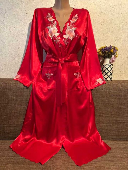 Халат атласний жіночий. Халат яскравий