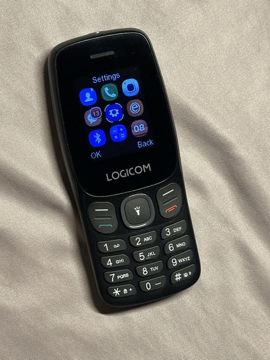 Telemóvel LOGICOM Posh 405 (4G / Dual SIM) – Como Novo