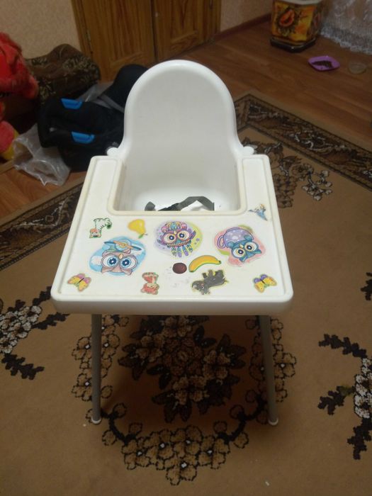 Столик для годування.                            .