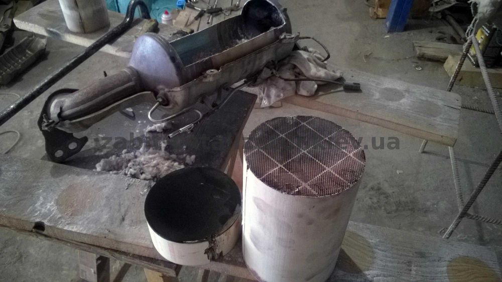 Видалення каталізатора (Дарницька площа, автосервіс "4 Колеса")