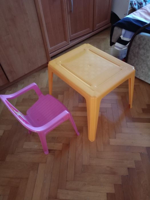 Sprzedam stolik z krzesełkiem dla dzieci