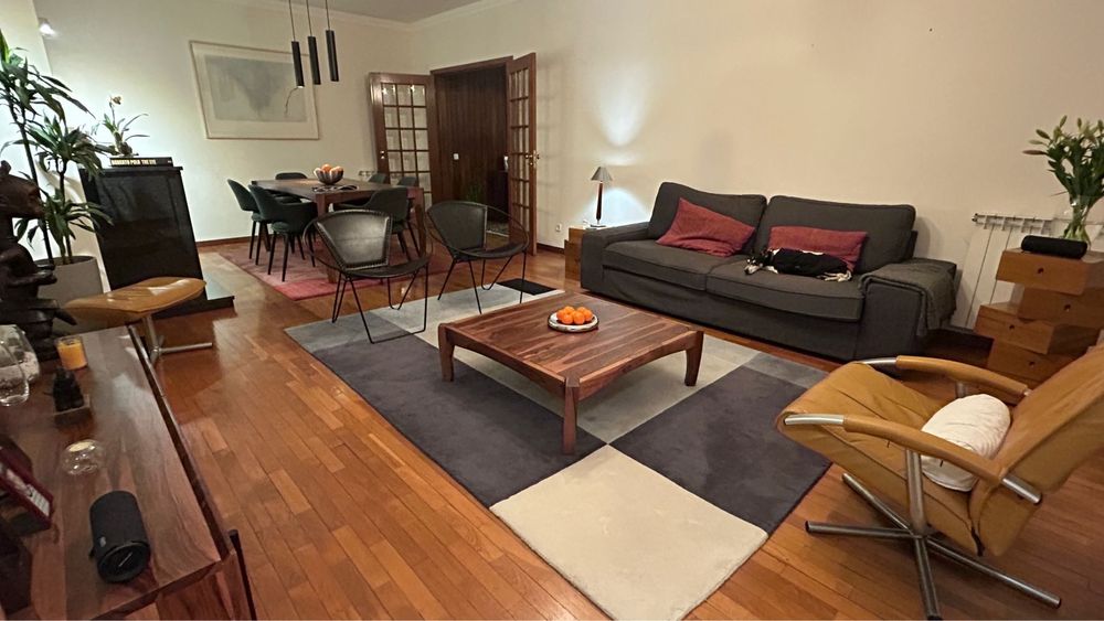 T1 Ferreira dos Santos para arrendar com lugar de garagem p/ 2 carros