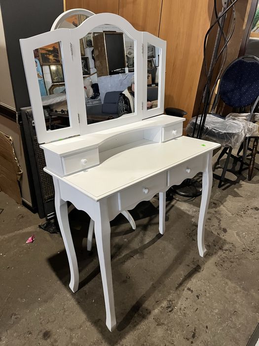 Toaletka biała z lustrami