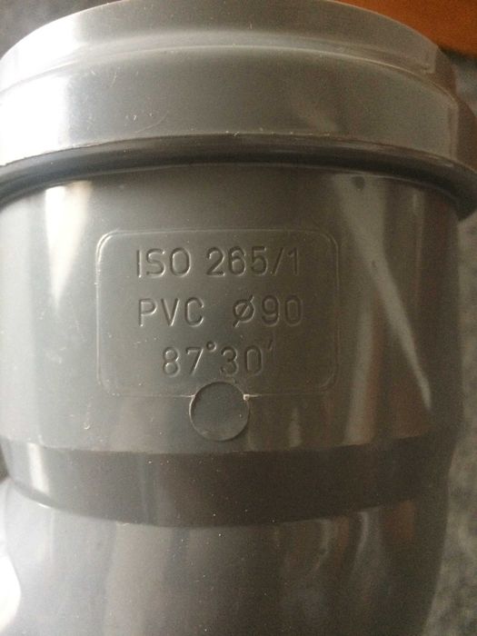 STOCK Novo de canalização Tês e Joelhos de PVC e Polietileno de rosca