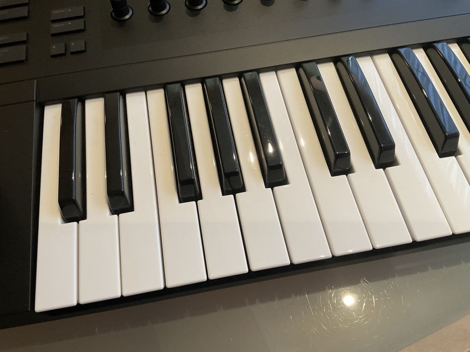 Komplete Kontrol A25