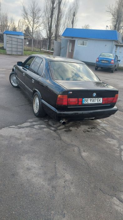 Продам BMW 520i E34