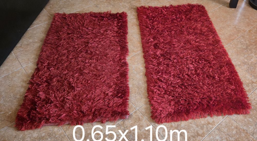 Tapetes vermelhos de pelo comprido