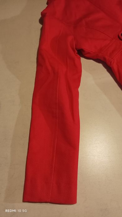 Gabardina em laranja,de marca Bershka, tamanho M