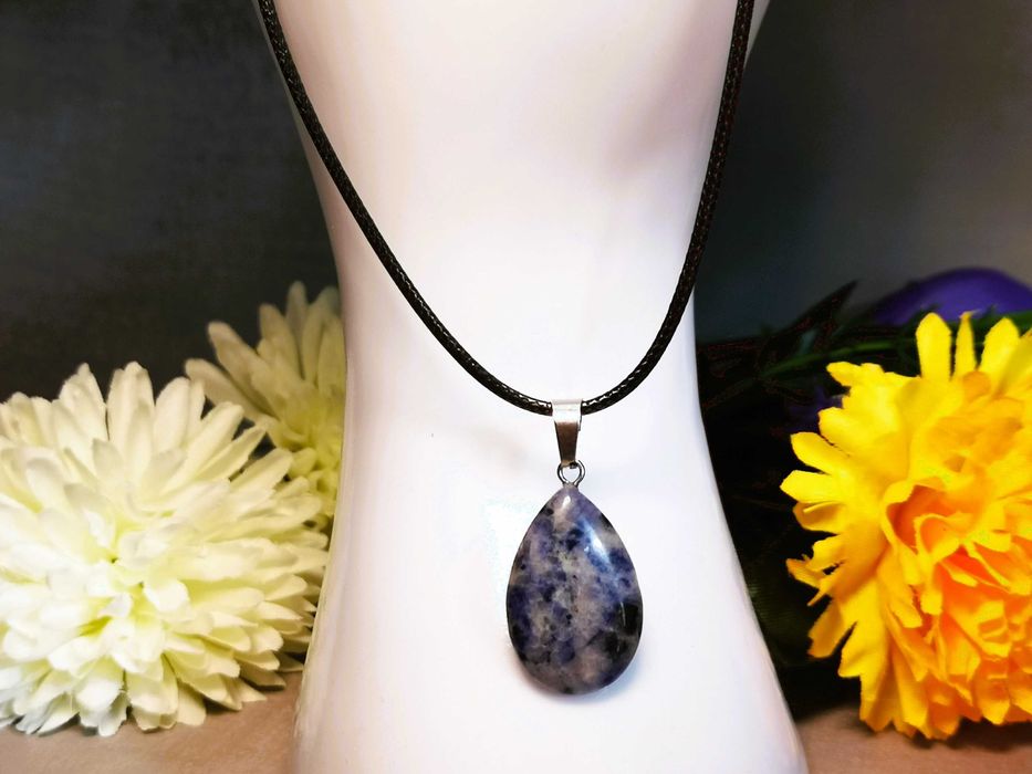 Naszyjnik z naturalnym kamieniem, sodalit