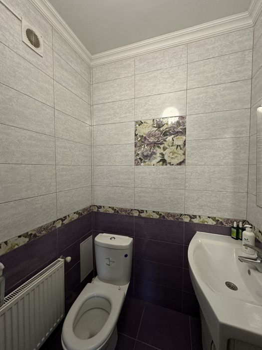 Продаж квартири 130.4 м.кв., вул. Івасюка / Винники