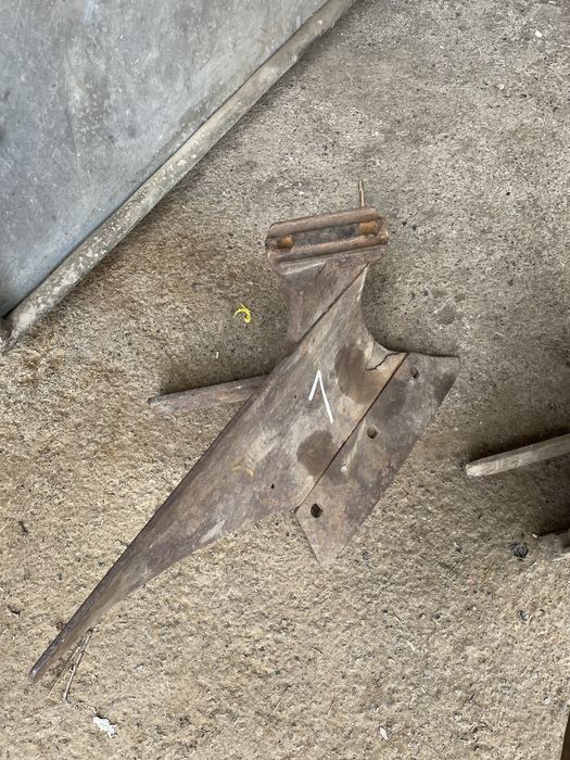 Корпуса до кінного плуга, плуг