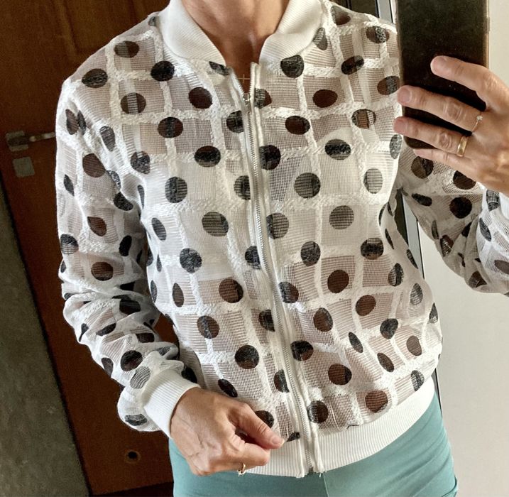 Przeźroczysta biała w grochy narzuta rozm. S