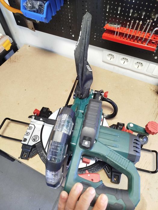 Máquina corte esquadria nova