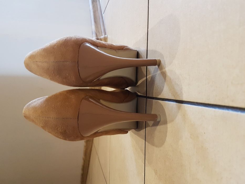 Szpilki na platformie