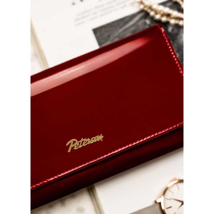 Portfel damski z lakierowanej skóry naturalnej zamykany na zatrzask