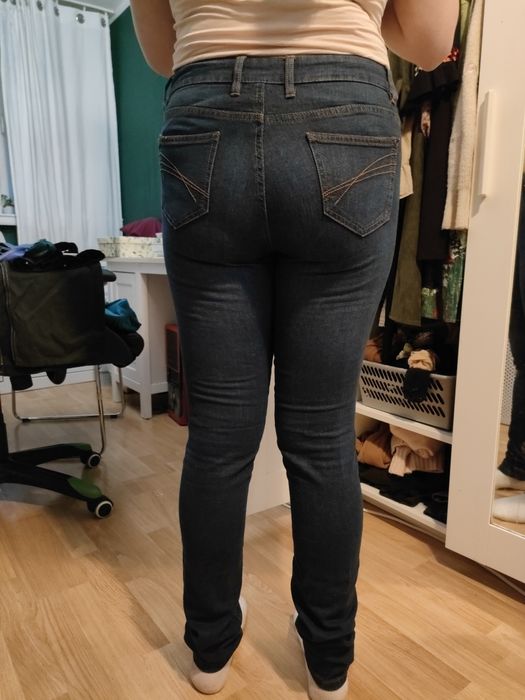 Nowe Jeansy ciemne