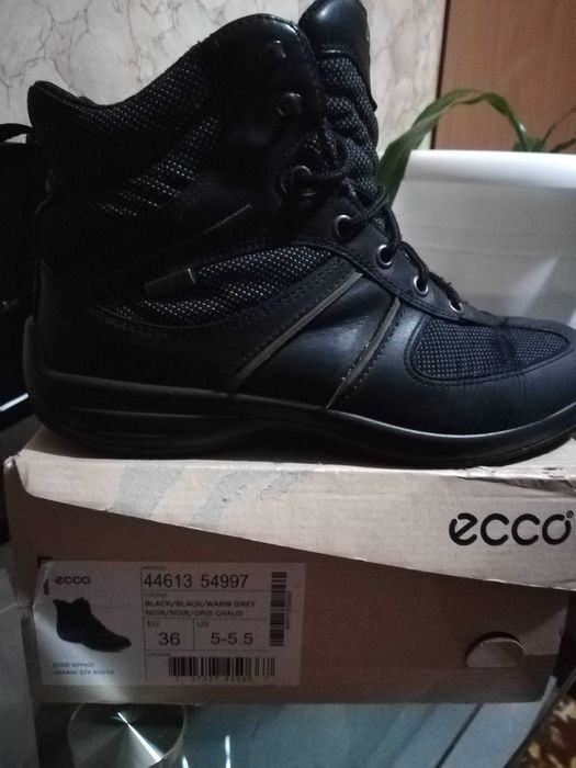 термо- кроссовки Ecco  Женские