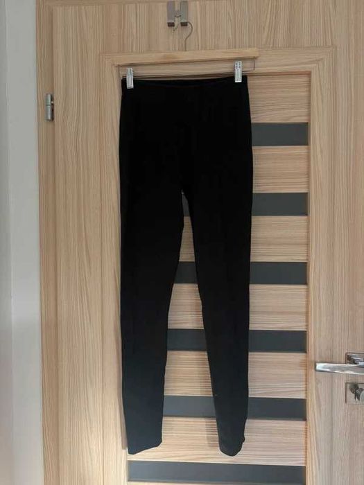 Czarne legginsy