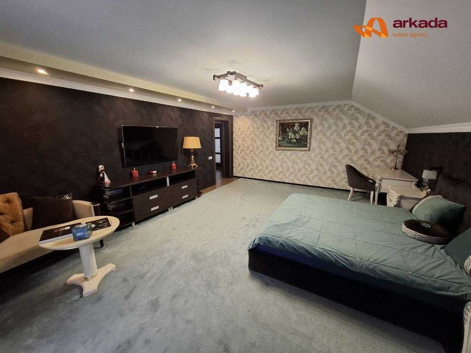 Просторий будинок із відпочинковим комплексом. Продаж