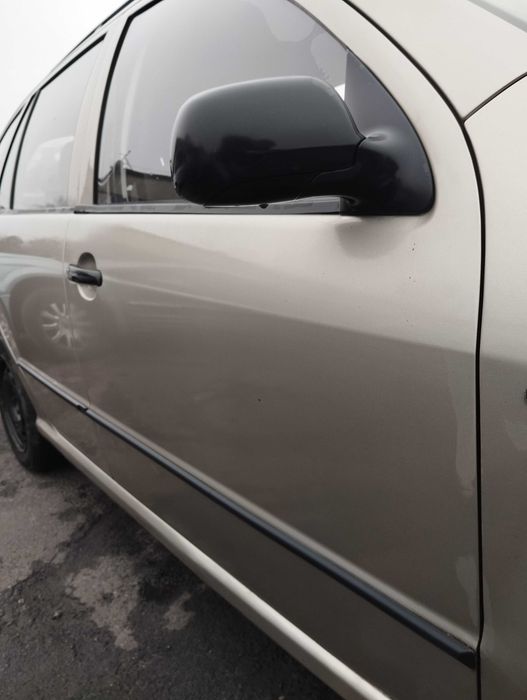 Skoda Fabia I kombi 1.4i 2004r.Drzwi przednie prawe.