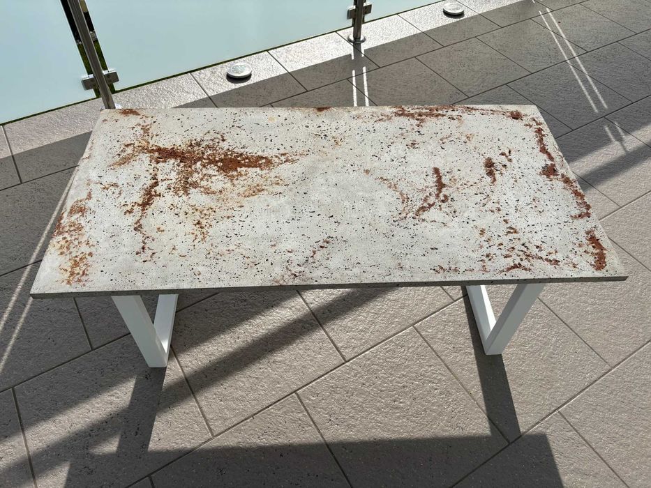 Stół ogrodowy, stolik kawowy, efekt rdzy