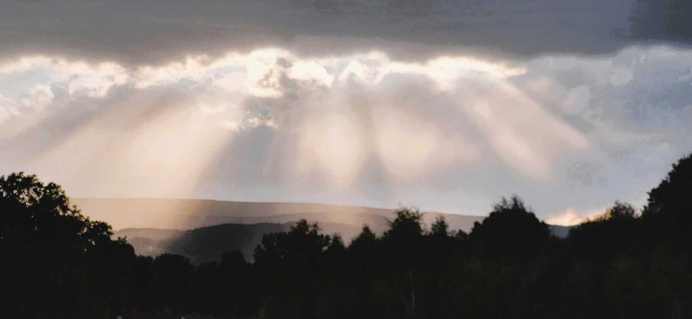 Domek w górach nad wodą