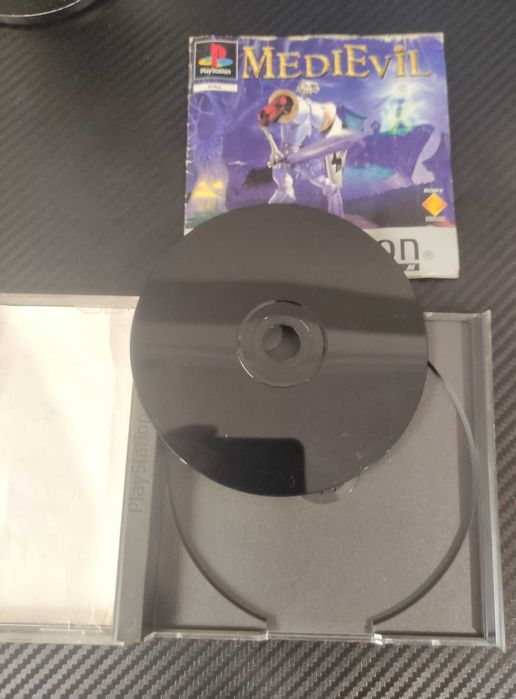 MediEvil Dual Shock + F1 World Grand Prix - PlayStation 1 (PS1)