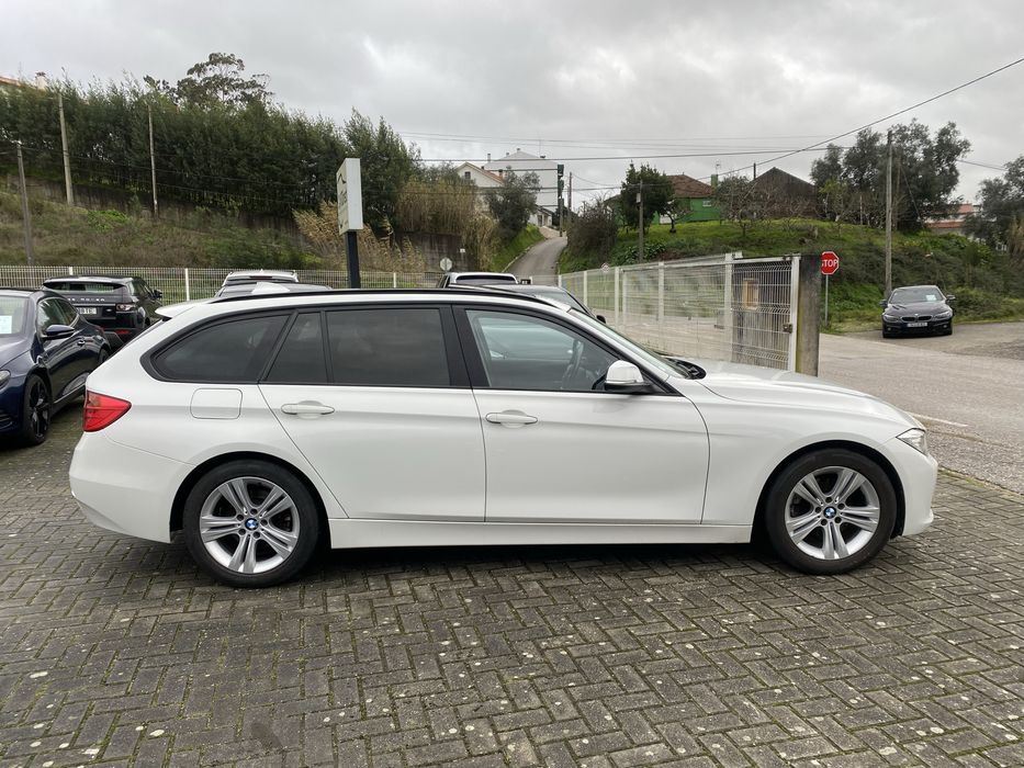 BMW 320d Sport Auto - GPS + Teto panorâmico + Vidros