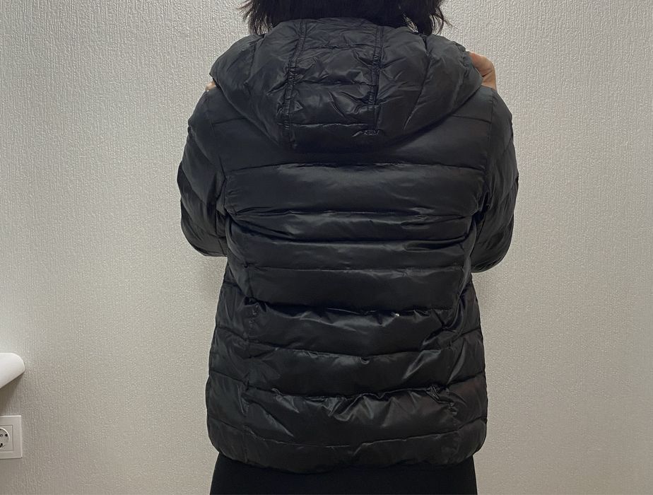 Куртка легка з капюшоном