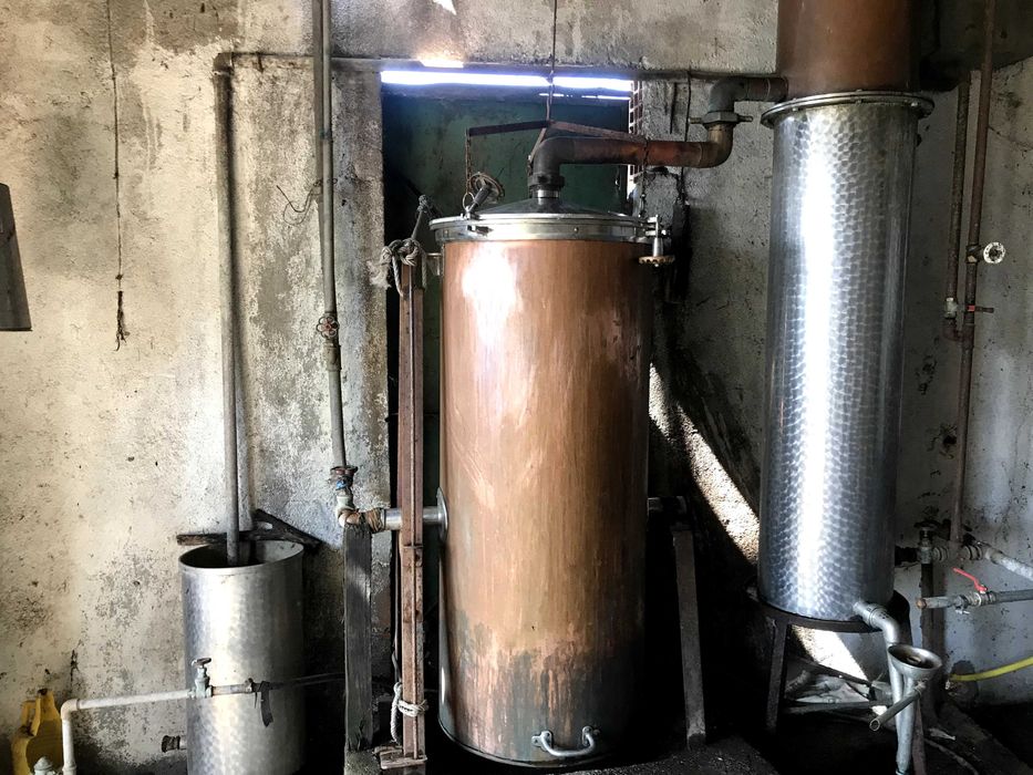 destilaria de aguardente  em cobre e aço inoxidável , para desocupar