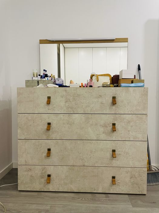 Comoda e espelho Jom industria Faro