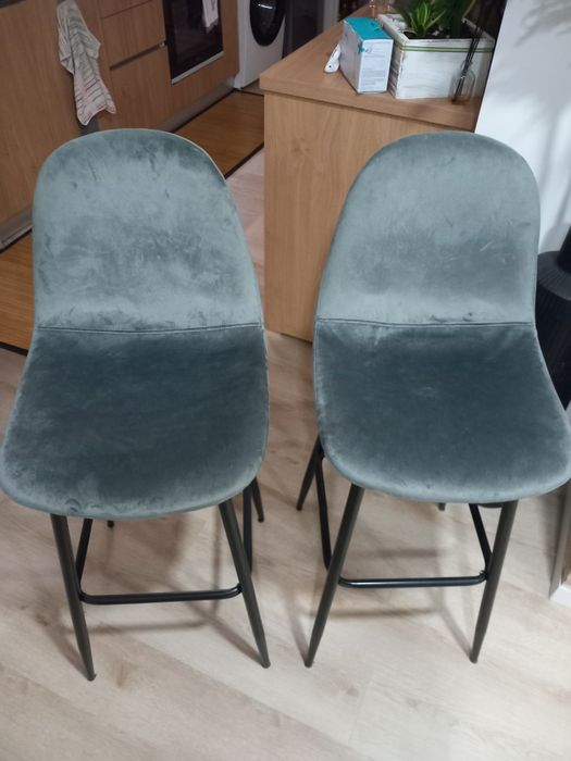 Mesa e cadeiras em pinho mel