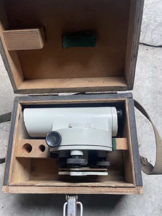 Нівелір для геодезичних вимірів