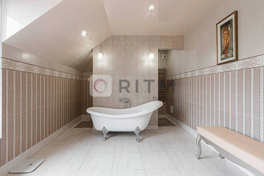 Продаж будинок з ремонтом 320м2 в с. Сокільники, вул. Довбуша.