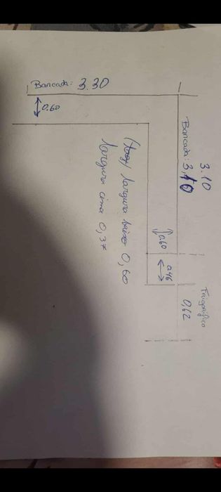 Cozinha usada em bom estado, com medidas aproximadas de 2,30 m de larg