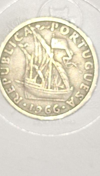 Moeda de 5 escudos portuguesa de 1966