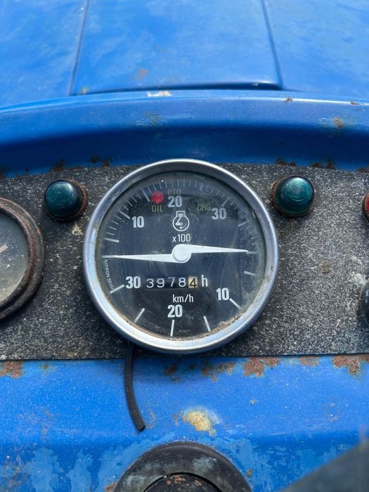 Trator Iseki com Frese Galucho