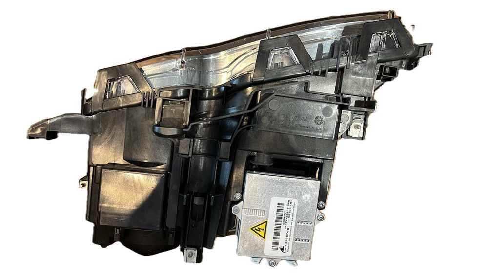 Reflektor MAGNETI MARELLI BMW Seria 3 prawa przód XENON