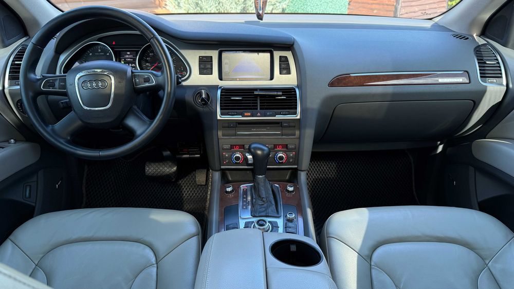 Audi Q7 3,0 Дизель 7 місць Гарний стан
