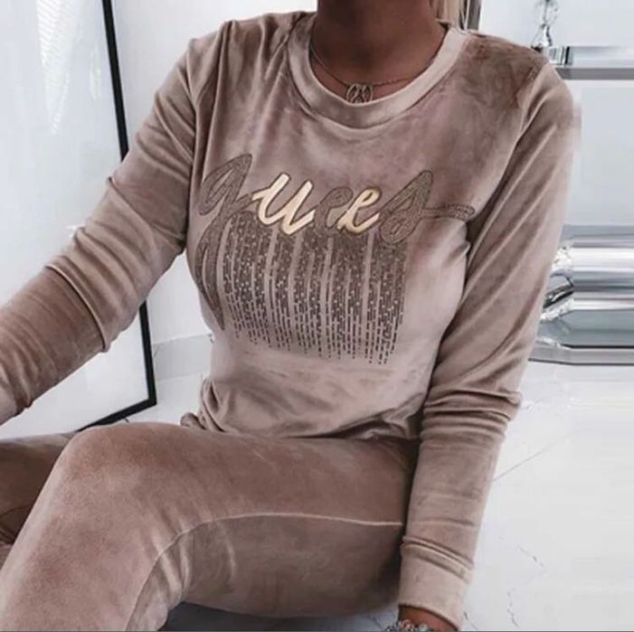 Кофточка біла, плаття піджак твідовий