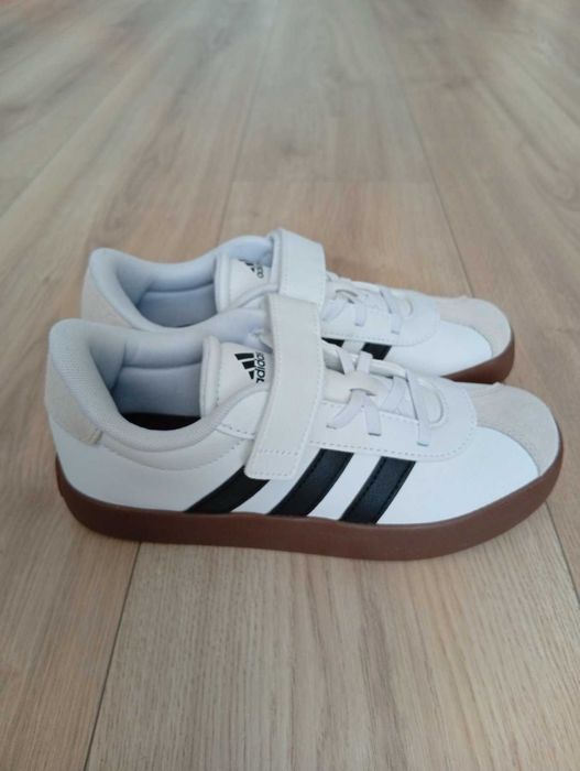 Кросівки adidas для хлопчика, розмір 35