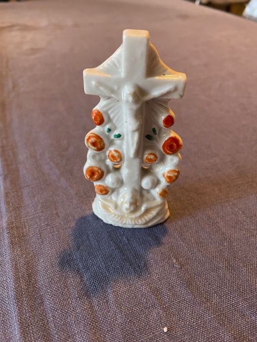 Cruz em porcelana