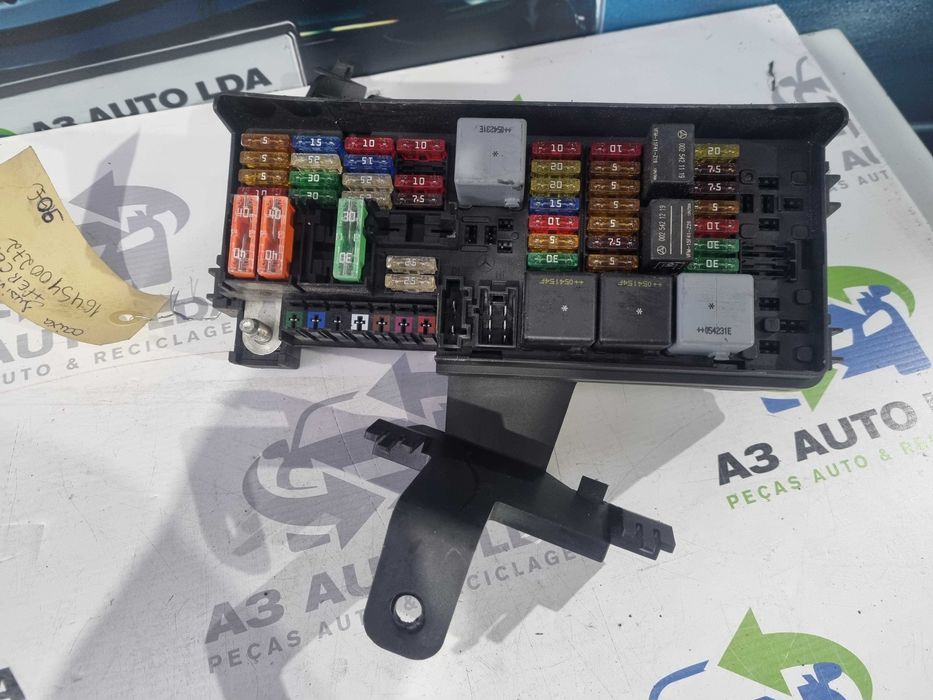 Caixa de fusiveis Mercedes