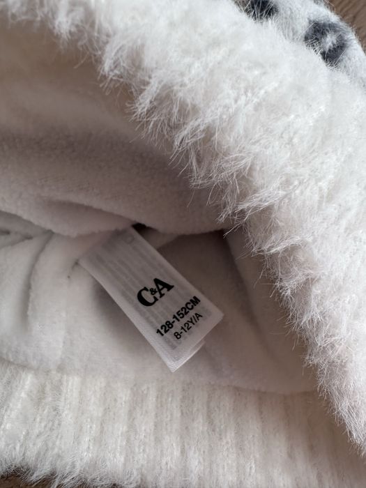 Шапка на флісі з помпоном