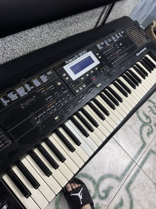 Roland e-300 продаю