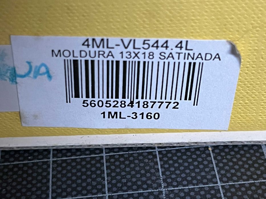 Moldura de madeira e prata 25 X 19,5 cm