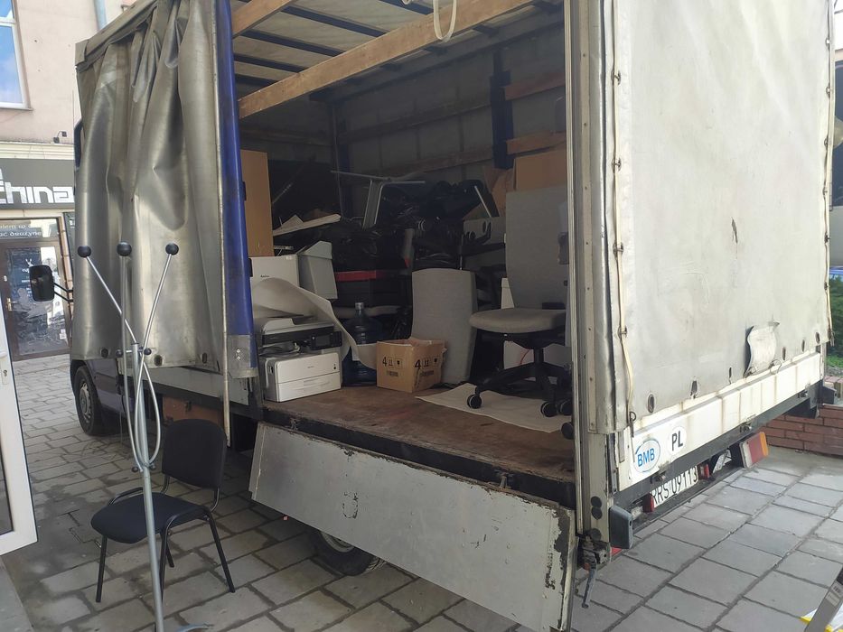 Przewóz mebli / Przeprowadzki / Transport rzeczy - Szybka wycena Tel.