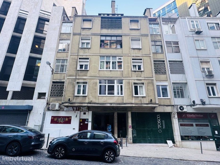 Apartamento T0+1 com Grande Terraço e Sótão - Avenidas Novas, Lisboa