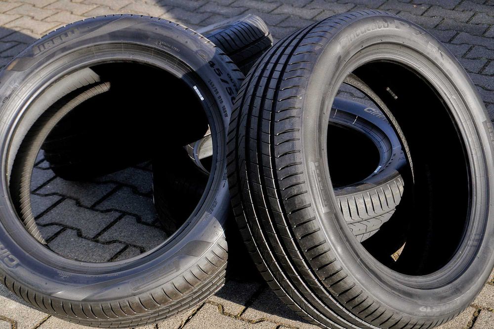 komplet Pirelli Cinturato P7 245/50 R19 105W * hom. BMW - letnie