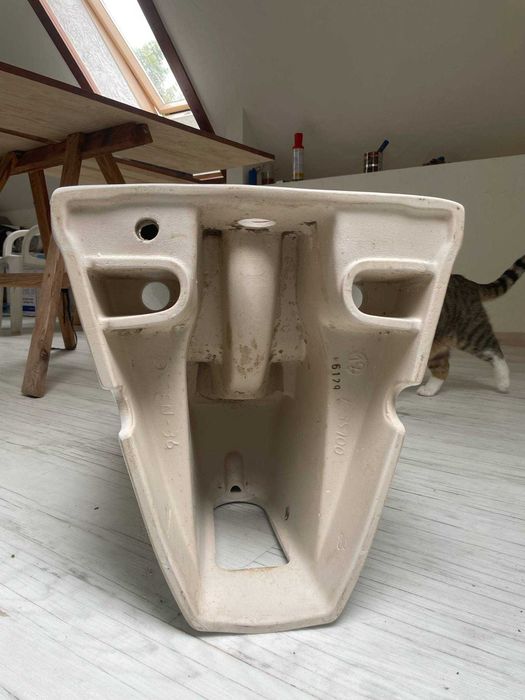 Bidet razem z stelażem